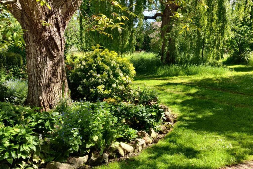 Cosy Listed Barn In Peaceful Country Village Granborough Bagian luar foto