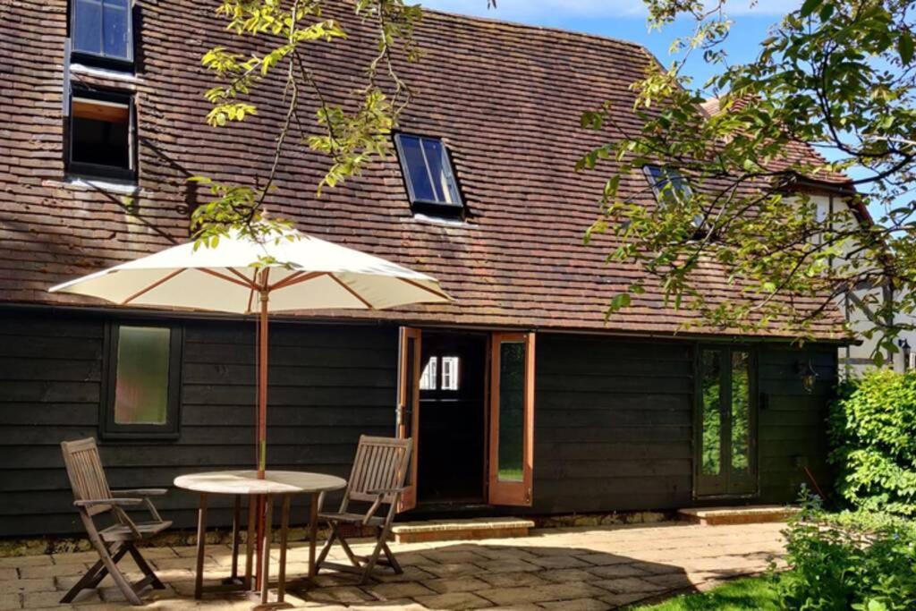 Cosy Listed Barn In Peaceful Country Village Granborough Bagian luar foto