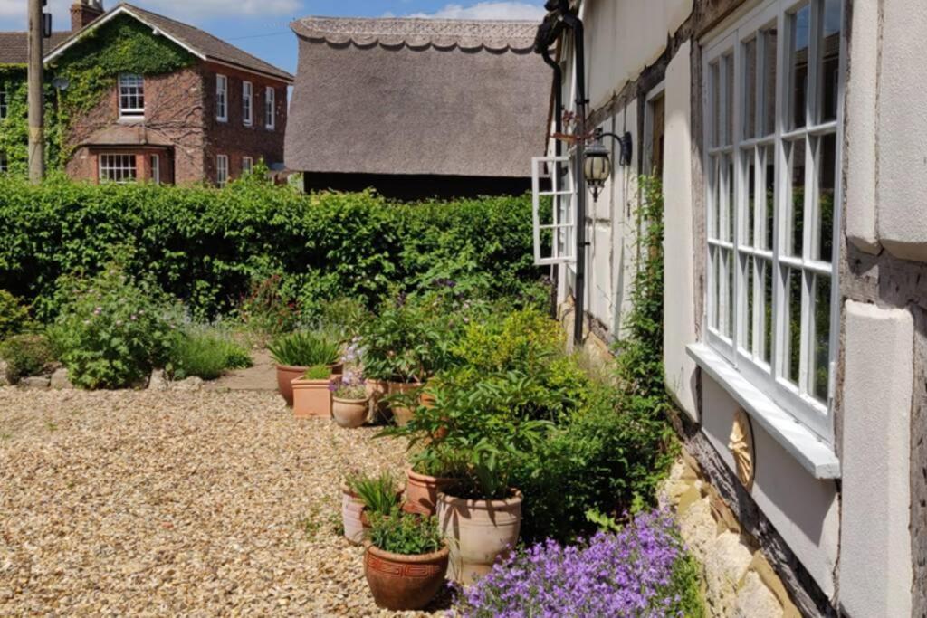 Cosy Listed Barn In Peaceful Country Village Granborough Bagian luar foto