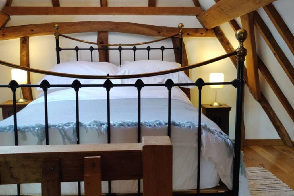 Cosy Listed Barn In Peaceful Country Village Granborough Bagian luar foto